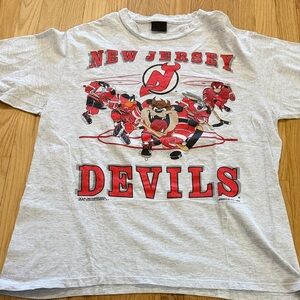 Vintage NHL 1993 Looney Tunes New Jersey Devils Graphic T-Shirt